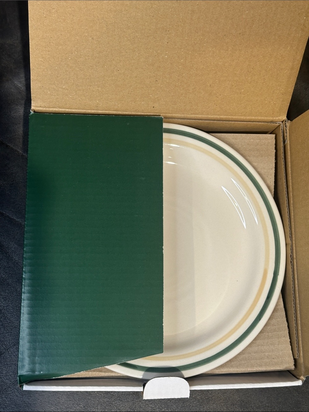 HAY Sobremesa Plate Set in  Green and Sand - Picture 3 of 3